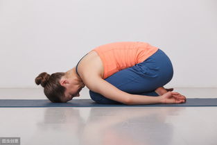 如何找到瑜伽手臂倒立的技巧 轻松完成 增强和改善身体的平衡感